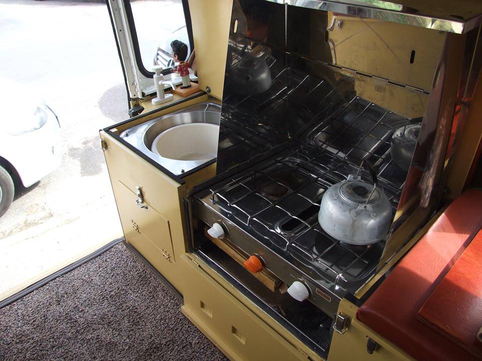 625 Land ROver Dormobile kitchen